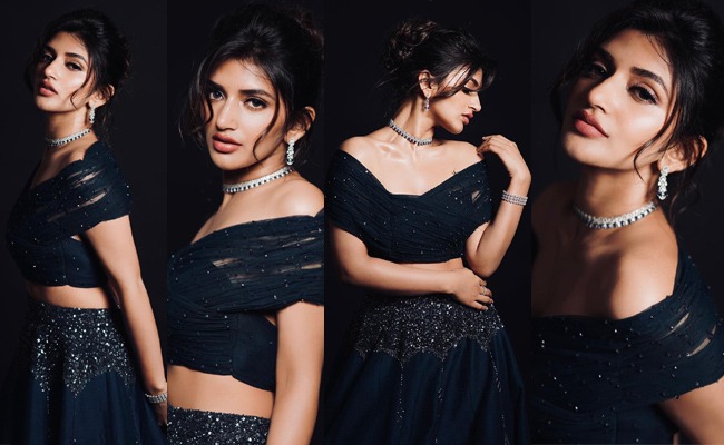 Pics: Sensational Heroine Lures In Black