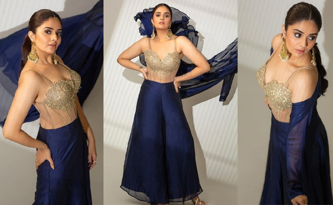 Pics: Damn Gorgeous In Navy Blue