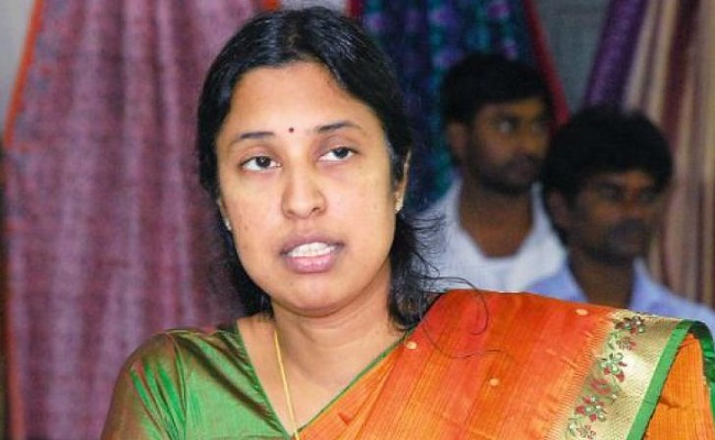 Srilakshmi gets clean chit in OMC case, to become CS?