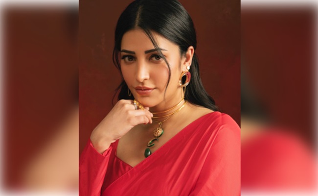Shruti Haasan Sparks Dating Rumors Again