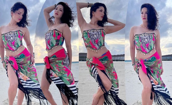 Pics: Sunny Leone's Beach Side Show