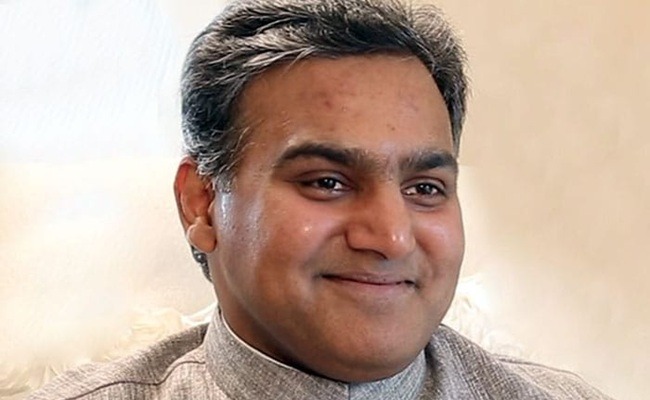 After goof-up in debate, TDP spokesman dares Arnab