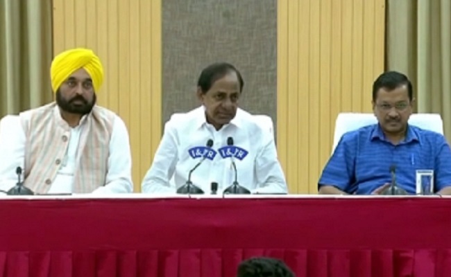 KCR urges PM Modi to withdraw ordinance