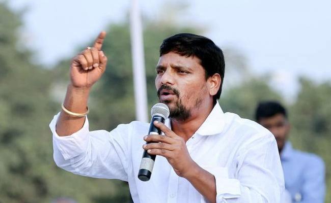 Teenmaar vows to whip KCR and family in public