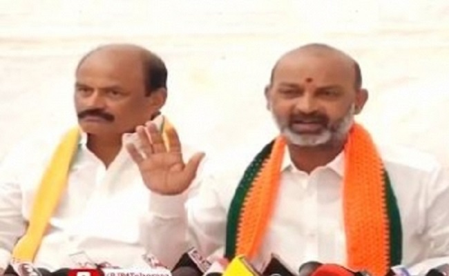 T'gana BJP chief slams BRS over shielding MLAs