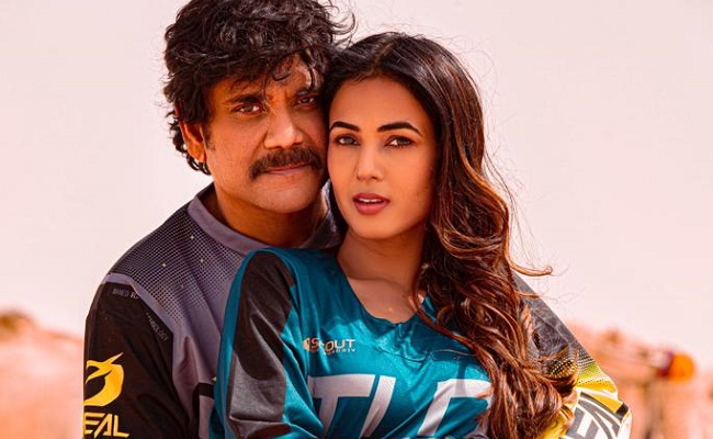 Watch: Nagarjuna, Sonal's Intimate Romance