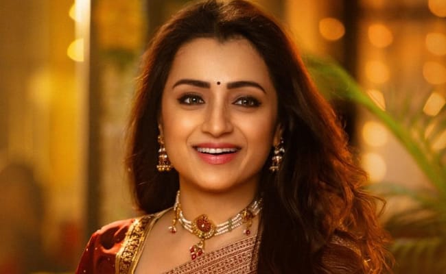 Vishwambhara Look: Trisha Radiates Grace n Charm