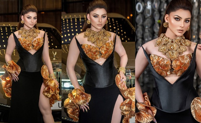 HOT: Stunning Fashion Show Of Sensuous Beauty