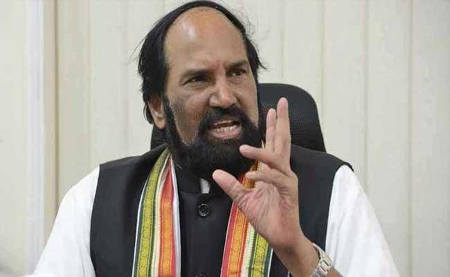 KCR eyes revenge against Cong by poaching Uttam!