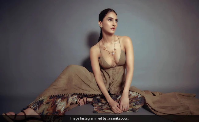 Pic: Vaani Kapoor Needs Your Help With A Caption