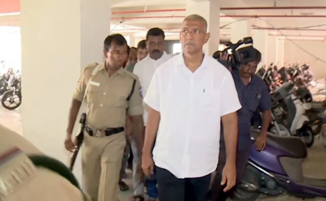 Vamsi suffers health issues, but denied bail again!