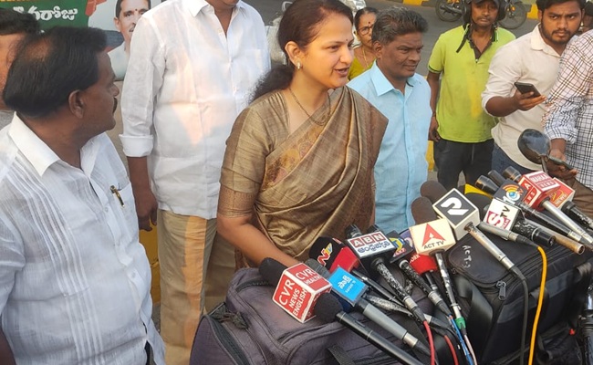 'Politics? Not Now!' says Vangaveeti Asha Kiran
