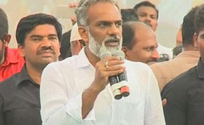 Vangaveeti back in YSRC to checkmate Pawan?