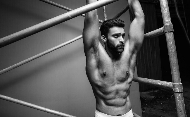 Pic Talk: Varun Tej Flaunts Toned Abs