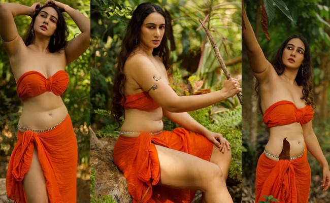 HOT: Blasting Glam-Show Of Internet Beauty