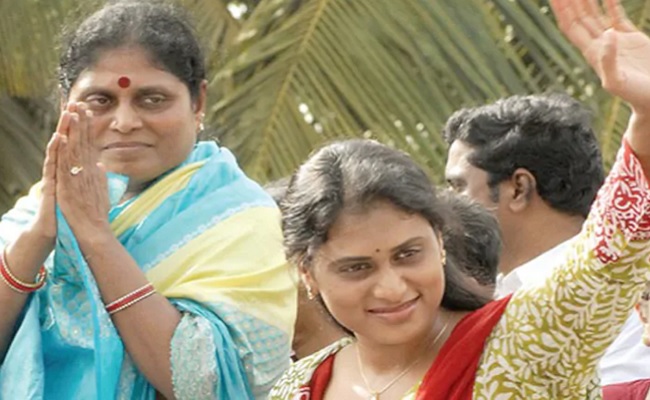 Vijayamma not keen on Sharmila joining Cong?