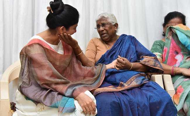 Sai Pallavi Meets Sarala's Family, Breaks Into Tears