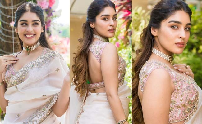 Pic Talk: Sensuous Sari Show!!