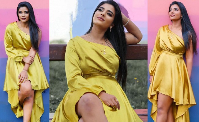 Pics: Talented Actress In Bright Yellow