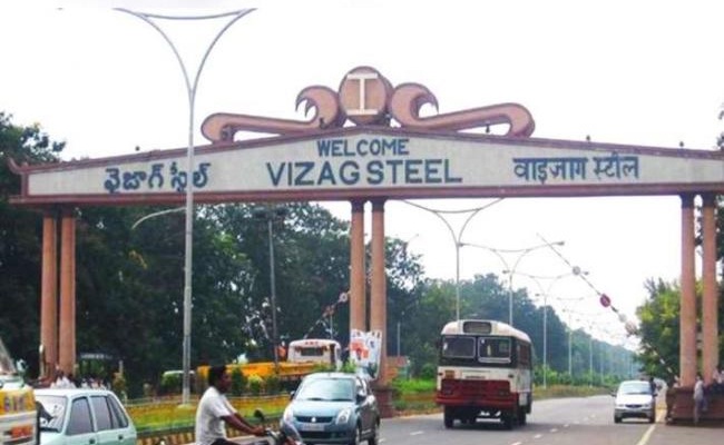 Naidu taunts Vizag steel plant workers, YSRCP fumes