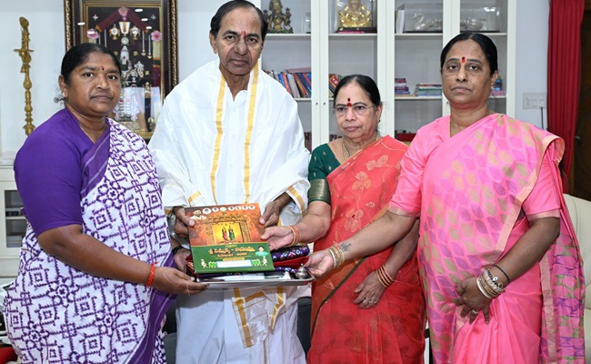 KCR's unusual bonhomie towards Cong ministers!