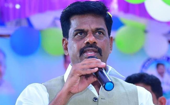 What gift Revanth Reddy gave to Naidu?