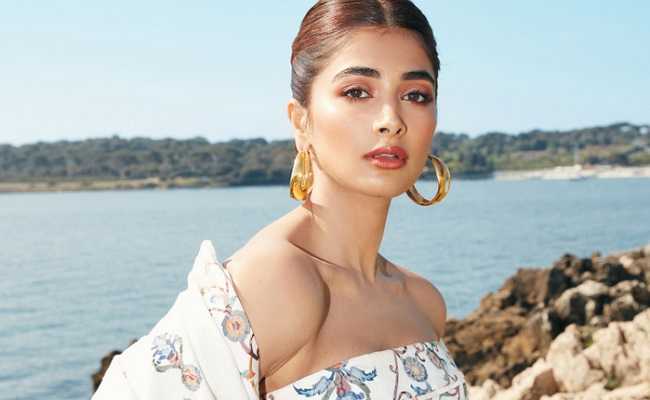 Fake Pooja Hegde Slap Rumor Fuels Fan Clashes
