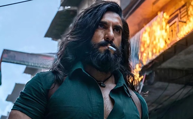 Fan Flies to US To Watch 'Dhurandhar 2' Uncensored Version