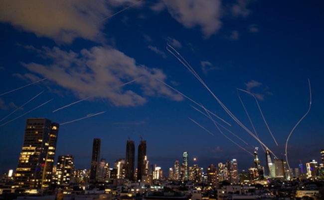 Iran war rattles Washington as oil fears surge