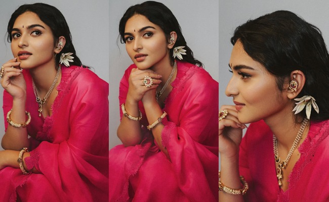 HOT: Busiest Beautiful Actress Poses In Saree