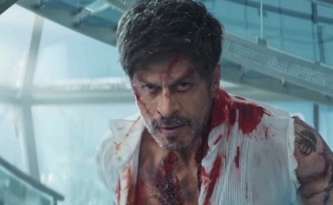 Watch: SRK Returns in Full Mass Mode with KING