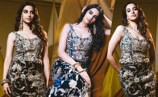 HOT: Miss Chowdhary's Bright And Stylish Moment