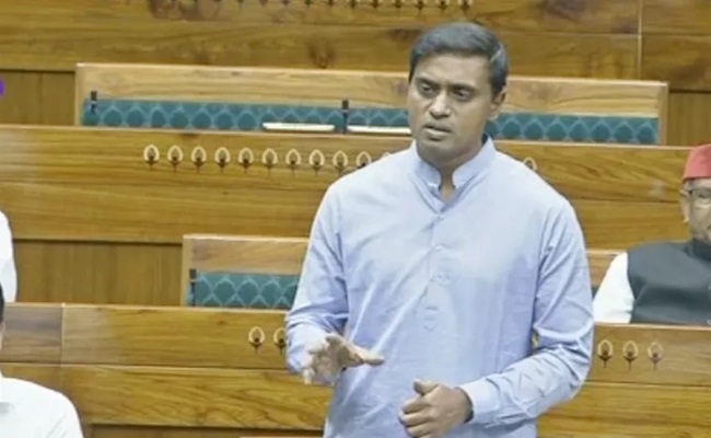 Mithun flags injustice to AP, Amit Shah allays fears