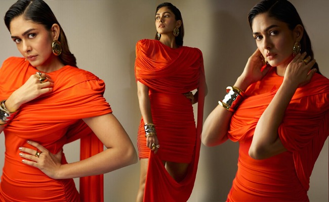 HOT: Mrunal Thakur's Bold And Beautiful Leg Show