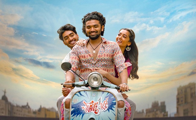 Patang Review: A Kite That Soars Partly