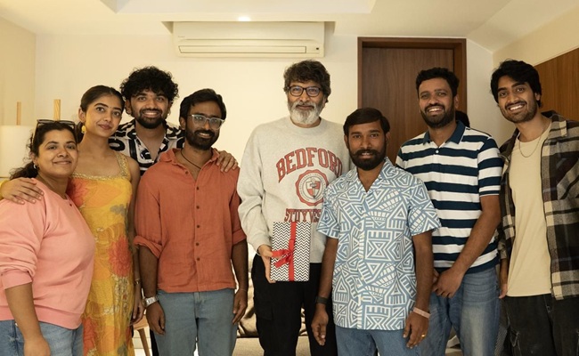 Trivikram Congratulates the Patang Team
