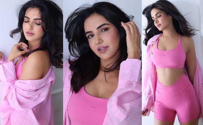 HOT: Actress Turns Up the Heat in Pink
