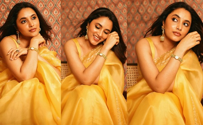 HOT: Pawan Kalyan's Heroine Glows In Yellow Grace