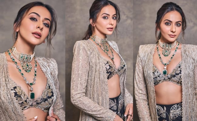 HOT: Miss Singh Poses Bold And Beautiful