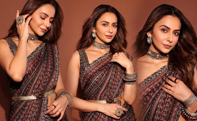 HOT: Darling Of Many Hearts Shines In Saree