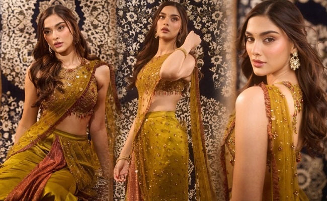 HOT: Beautiful Saiee In Tasteful Saree