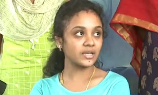 Amrutha tries to attend father's last rites, blocked by family