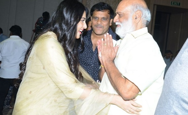  Anushka thrashes rumors of marrying a director's son