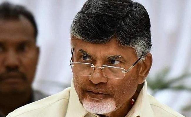 Naidu Ignores Vizag Tour, Back In Hyderabad!