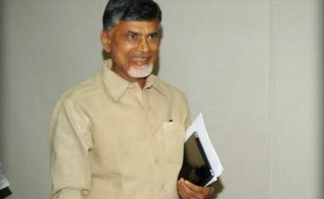 Watch: Chandrababu Gives Build Up With iPad?