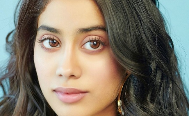 Pic: Janhvi Kapoor Jokes She Wants to Have a Kid