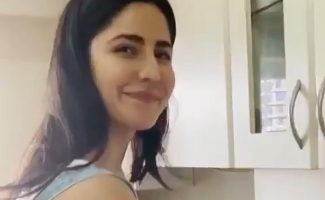 Actress' Spicy Acts In Kitchen