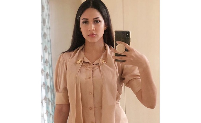 Lavanya: Mirror Selfies Are Evergreen