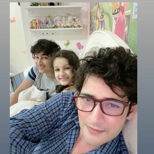 Pic Talk: Mahesh Super Cool Selfie With Kids