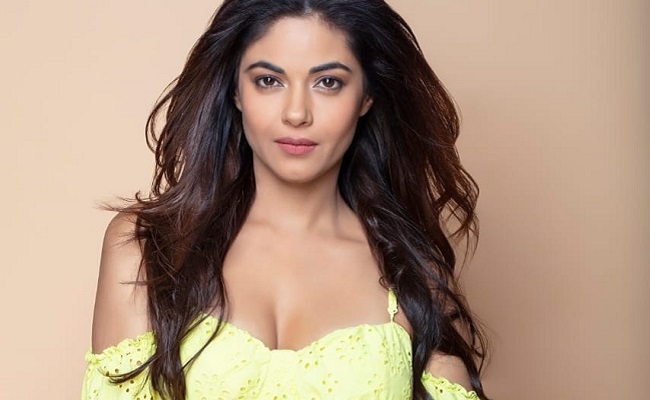 Meera Chopra's Father Robbed At Knifepoint